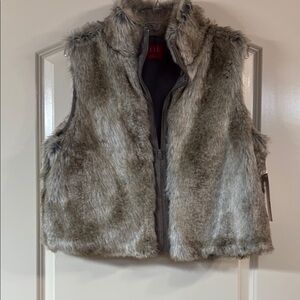 Elle Faux Fur Vest in Gray